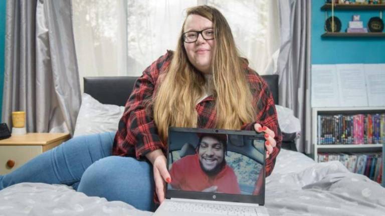 $!Se conocieron por Facebook y se casaron por Zoom: la historia de un amor digital