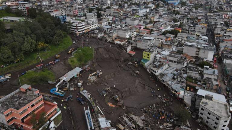 Continúan las labores de remoción de escombros en 'zona cero'; comisión investigará causas del aluvión