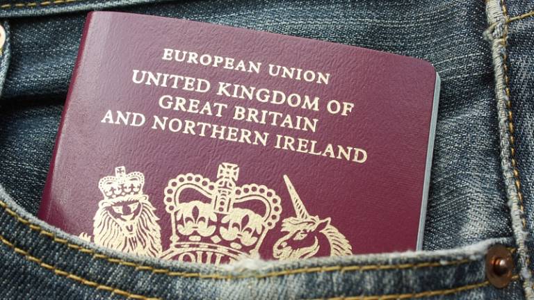 Los pasaportes británicos serán azules tras el "brexit"