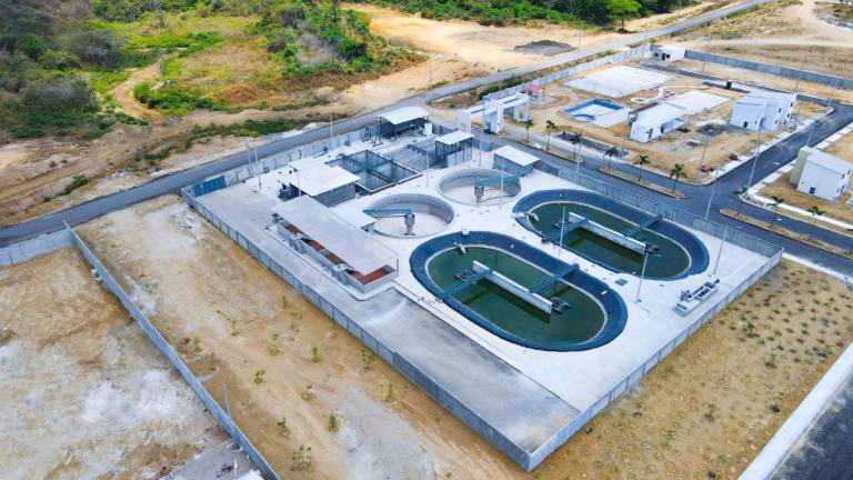 La planta de tratamiento fue denominada León Febres Cordero en honor al expresidente de la República y exalcalde de Guayaquil.