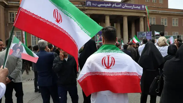 $!Los jóvenes de Irán se unieron para decir al mundo que atacar infraestructuras públicas es un crimen de guerra.