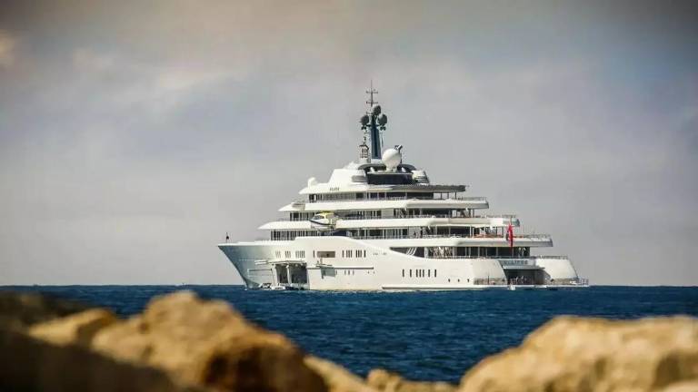 ‘Eclipse’: el polémico superyate parte a Estambul tras dejar huella ambiental