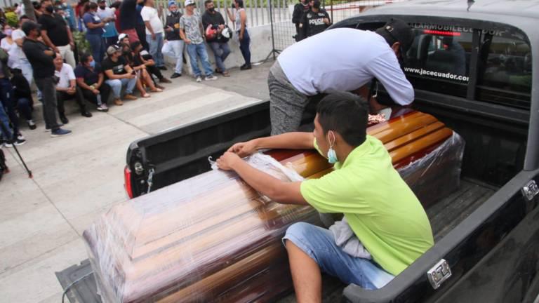 Funerarias de Guayaquil denuncian supuestas amenazas de miembros de la banda los Choneros