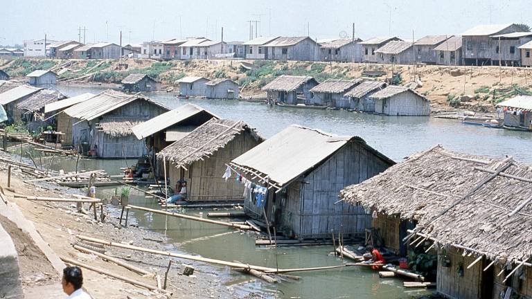$!Fotografía de las casas flotantes de Babahoyo en los noventas.