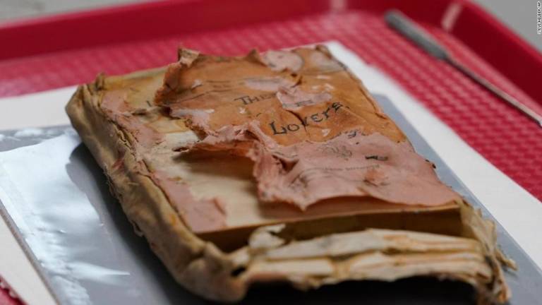 $!Abren cápsula del tiempo enterrada hace 130 años en EEUU