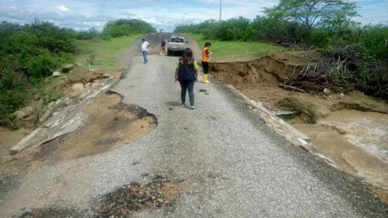 El temporal provoca varios deslizamientos de tierra en Santa Elena