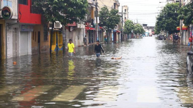 $!Foto de archivo de una zona inundada en Sauces 6, norte de Guayaquil, el 23 de marzo de 2023.