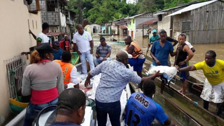 112 viviendas afectadas por desbordamiento de río en Esmeraldas