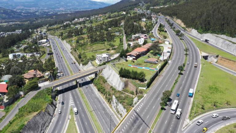 Contraloría confirma glosas por $7.9 millones en construcción de 'Ruta Viva' en Quito