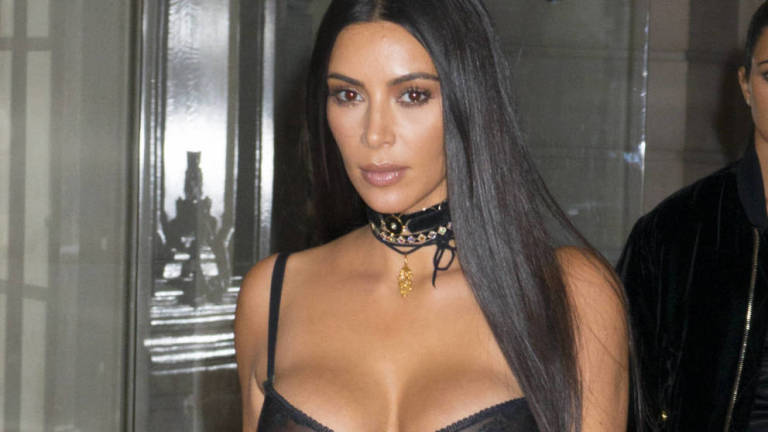 Kim Kardashian recibe críticas por un polémico atuendo que usó