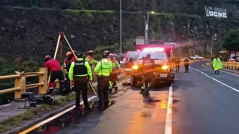 $!Hombres fueron lanzados del puente de Guápulo en Quito.