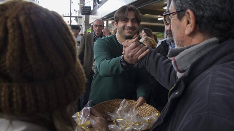$!Ahjam, a los 41 años, en la apertura de su nuevo local en Montevideo. Foto: AFP