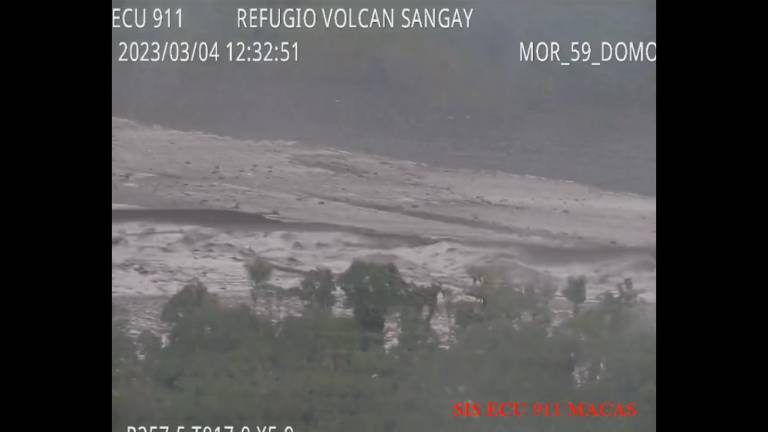 Descienden lahares desde el volcán Sangay y eso generó represamiento del río Upano