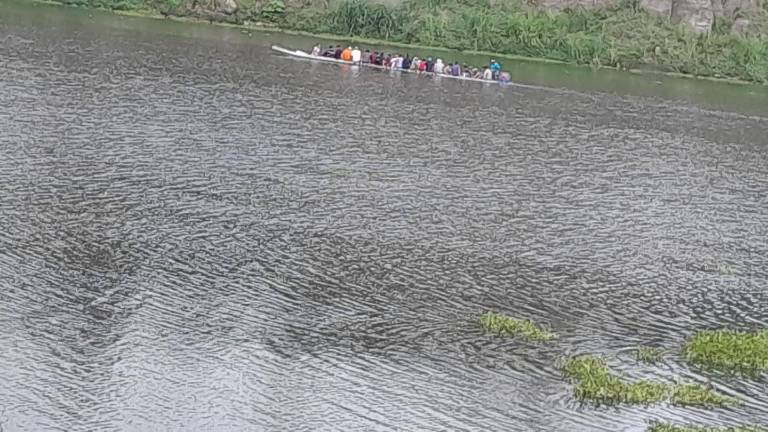 Dos estudiantes desaparecieron en una represa de Chone tras naufragio de canoa