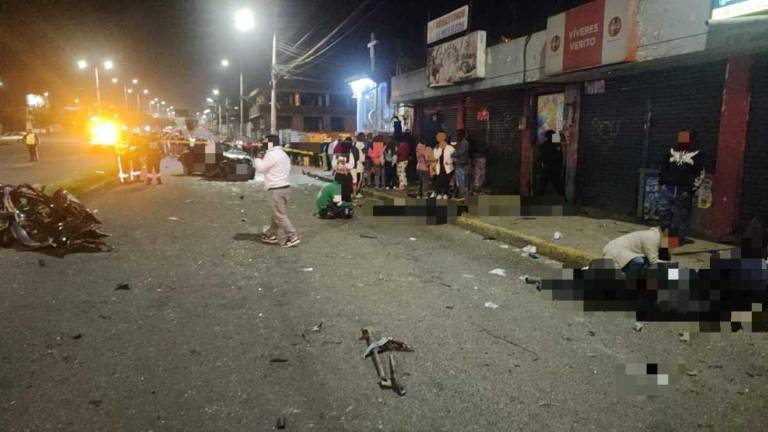 Cuatro personas fallecieron en accidente de tránsito en la Panamericana Norte, en Quito
