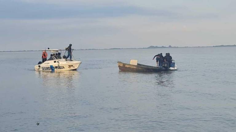 Embarcación que movilizaba a trabajadores de una camaronera fue asaltada en el Golfo de Guayaquil