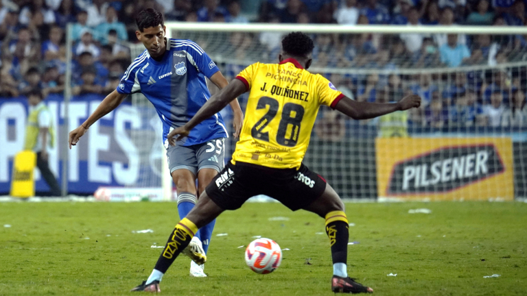 Barcelona golea 4-0 en un Clásico del Astillero con incidentes