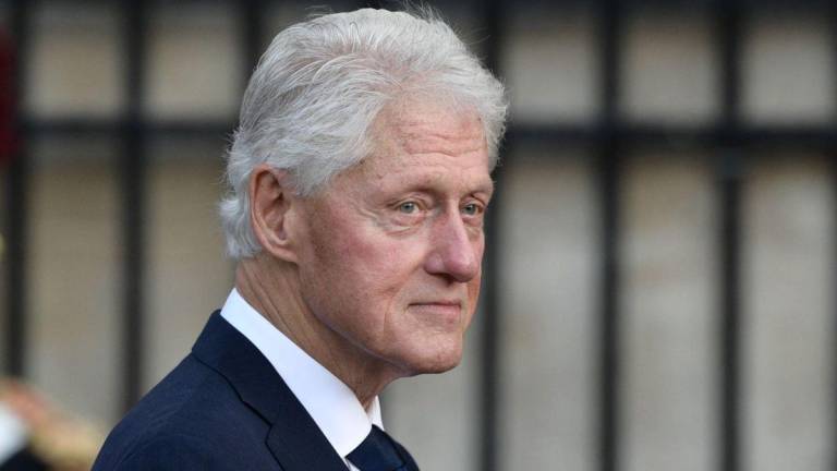 Bill Clinton recibe el alta hospitalaria tras recuperarse de su infección