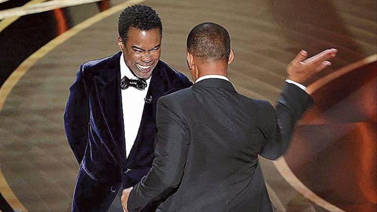 Academia pidió a Will Smith que abandonara los Óscar tras agresión, pero se negó