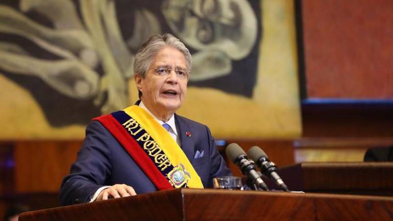 Microvistazo | Asamblea declara al expresidente Lasso responsable de malversación