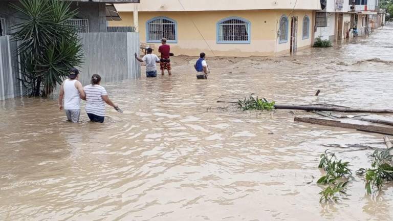 Cerca de 12.000 afectados en Esmeraldas tras potentes lluvias y desbordamiento de seis ríos