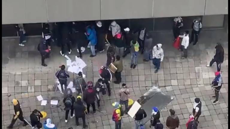 VIDEO: Atacan y sustraen documentos de la Fiscalía Generalen Quito