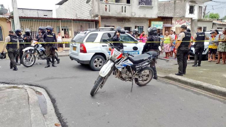 Sujeto fue grabado robando un celular del cuerpo de un policía asesinado en el sur de Guayaquil