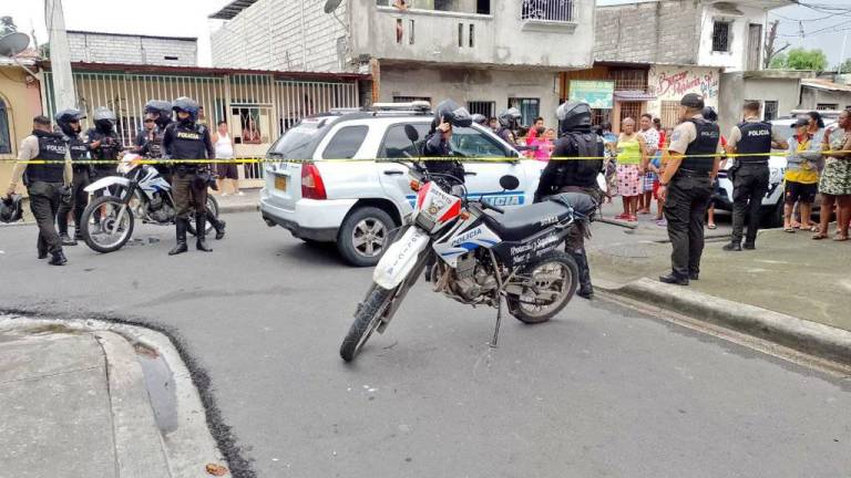 Sujeto fue grabado robando un celular del cuerpo de un policía asesinado en el sur de Guayaquil