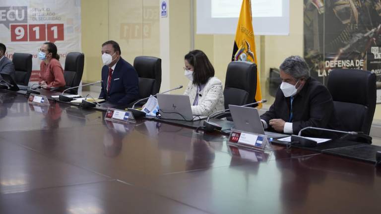 COE Nacional anuncia nuevas medidas: se exigirá carné de vacunación en transporte terrestre