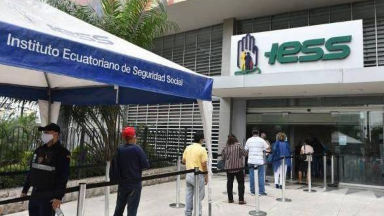 Las 'recetas' que proponen Daniel Noboa y Luisa González para salvar al IESS; ¿son realistas?