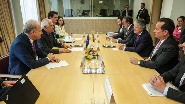 Ecuador pide a la Unión Europea que exima de la visa Schengen a sus ciudadanos por “coherencia”