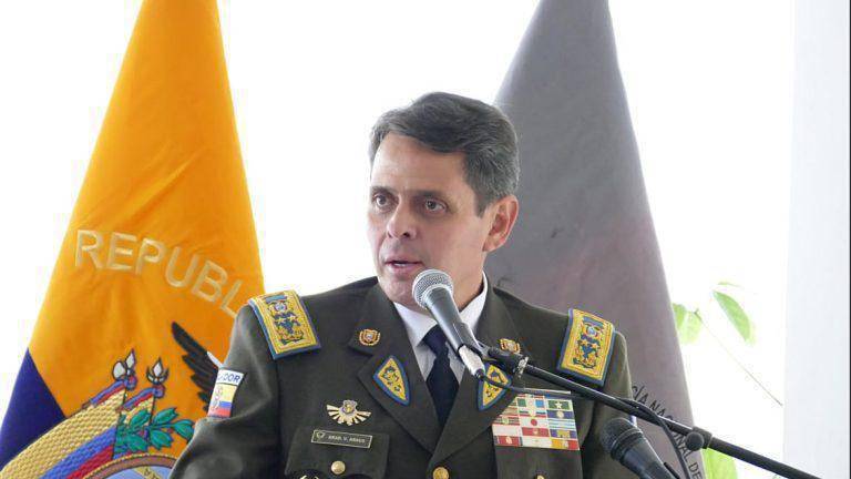 Fallo a favor del general Víctor Araus ordena su reintegro a la Policía Nacional.