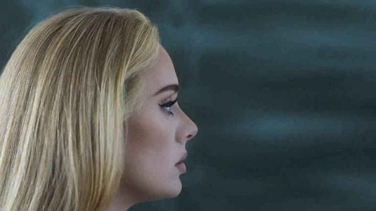 Adele abandona entrevista con reportero que no escuchó su último disco