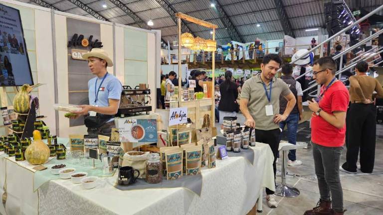 132 empresas exponen su oferta productiva en el Centro de Exposiciones Quito hasta el 9 de noviembre; textiles, muebles, calzado industrial, alimentos y bebidas, insumos y servicios, golosinas y snacks están entre los productos locales.