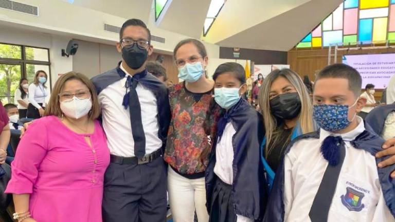 2.514 estudiantes con discapacidad se graduaron en el régimen Costa-Galápagos