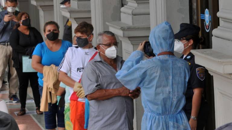 Alerta Naranja en Guayaquil y nuevas medidas frente a Ómicron: reducción de aforos, prohibiciones y más