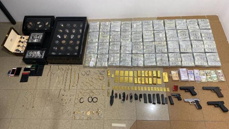 Lingotes de oro y otros artículos, valorados en 10 millones de dólares, fueron incautados por la Policía