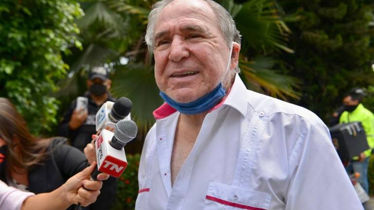 Esposa de Abdalá Bucaram presenta habeas corpus para frenar la orden de captura y se cumpla su recuperación