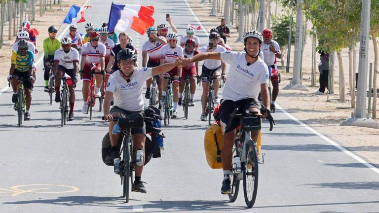 Llegan a Catar los dos hinchas franceses que partieron en bicicleta en agosto