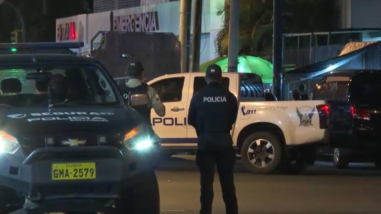 Ataque armado frente al área de emergencias de un hospital del IESS en Guayaquil deja dos heridos