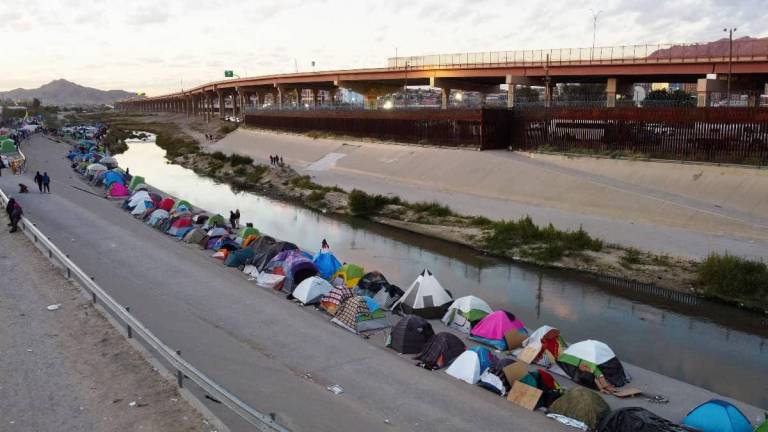 Corte Suprema de Estados Unidos resuelve mantener medida que permite bloquear a migrantes en frontera