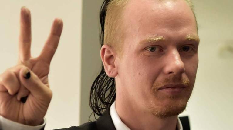 Jueza es separada del caso contra sueco Ola Bini, amigo de Assange