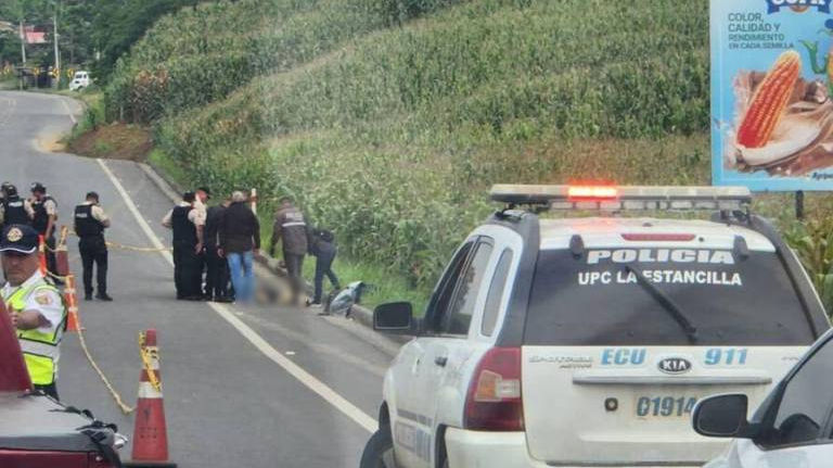 Dos presuntos delincuentes fueron abatidos por un policía vestido de civil al que habrían intentado asaltar en la vía Rocafuerte-Tosagua