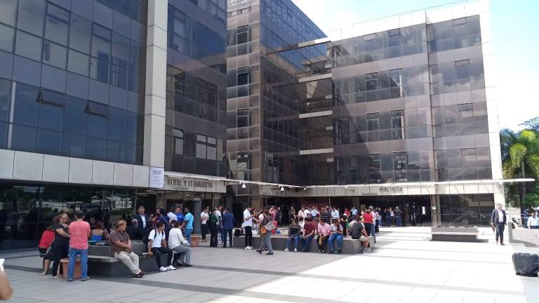 Amenaza de bombas en unidades judiciales de Guayaquil: servidores son evacuados