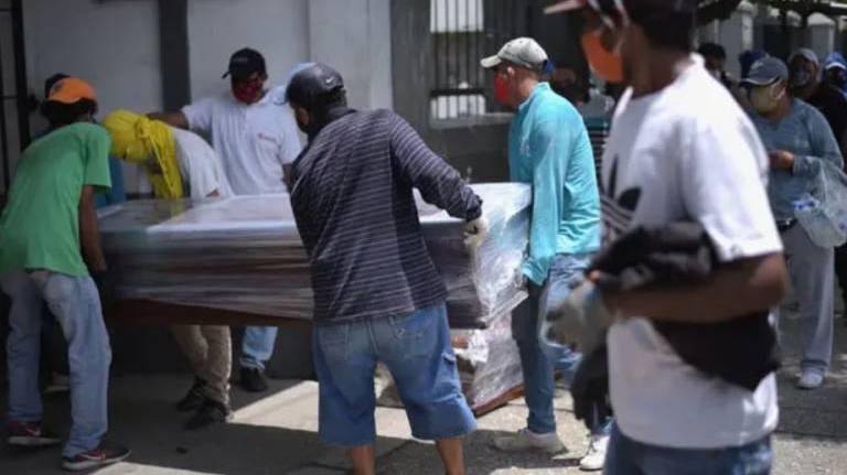 Alerta por informe que revela exceso de muertos en Guayaquil, atribuidos a la COVID-19