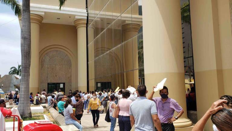 Podcast: Cancillería suspende servicios en Guayaquil tras detectarse caso de COVID-19