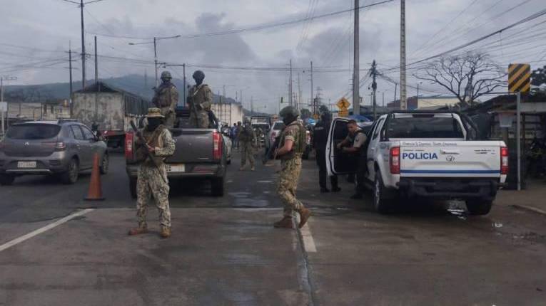 El teniente se dirigía hacia Manta, en la provincia de Manabí.