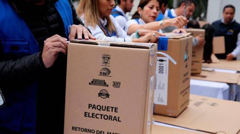 Ecuador distribuye en el exterior material electoral para la Consulta Popular