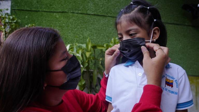 Microvistazo | Estudiantes inician clases en la región Costa-Galápagos con la obligación de usar mascarillas en escuelas