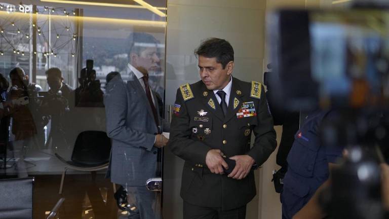 Víctor Araus da detalles de reunión que tuvo con Rubén Cherres y Danilo Carrera, en busca de ascenso en la Policía